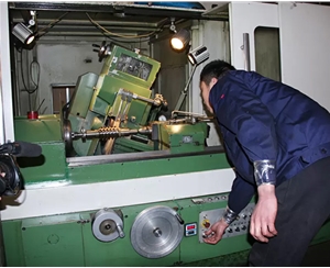 S7732蝸桿磨床，精度可達5級